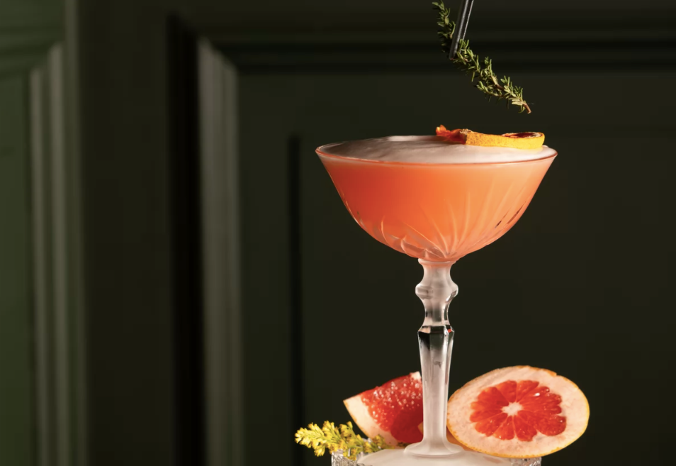 Cóctel Citrus Sour con pomelo rosa, bergamota y limón